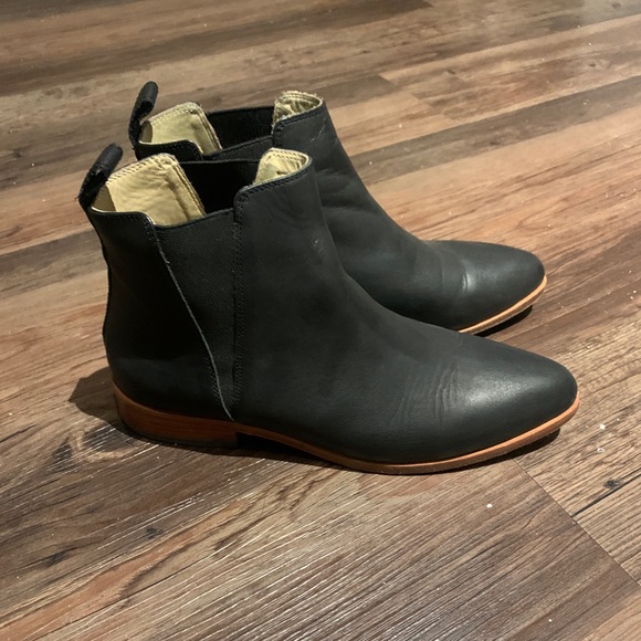 Nisolo Everyday Chelsea Boots - Picture 2 of 4